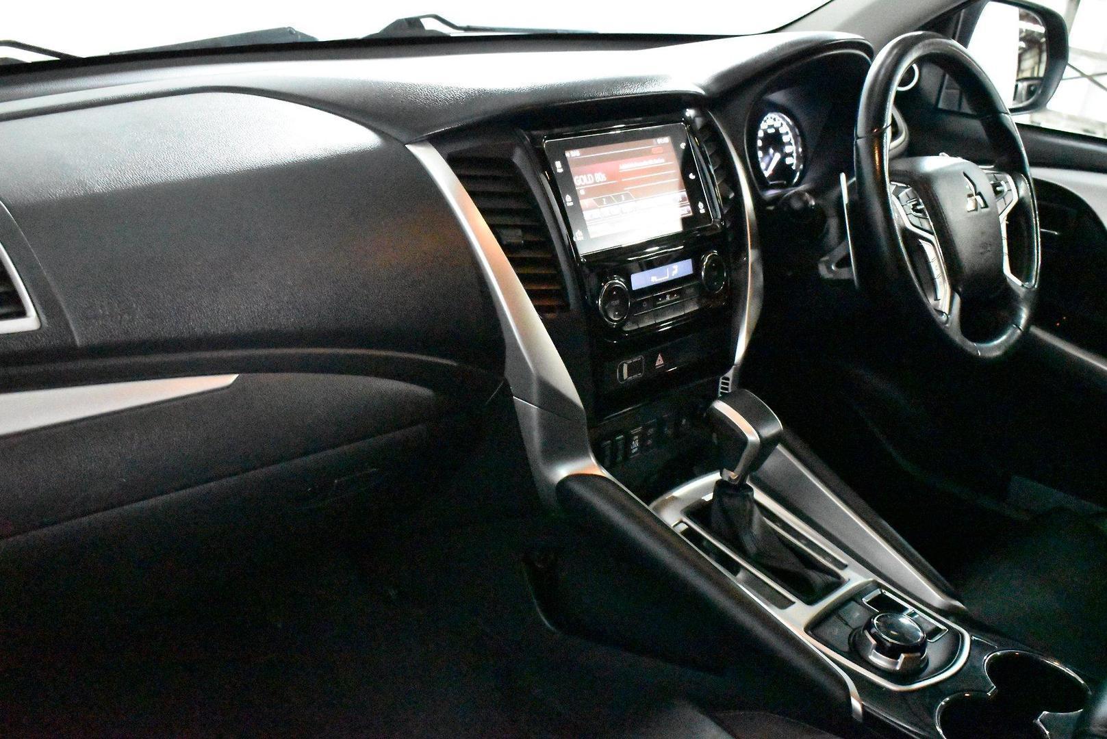 2018 Mitsubishi Pajero Sport Exceed — photo 6