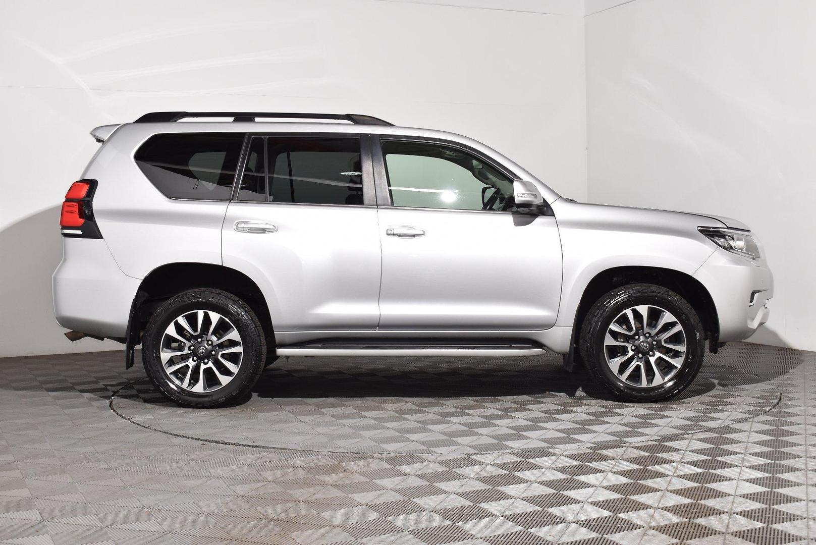 2021 Toyota Landcruiser Prado VX — photo 10