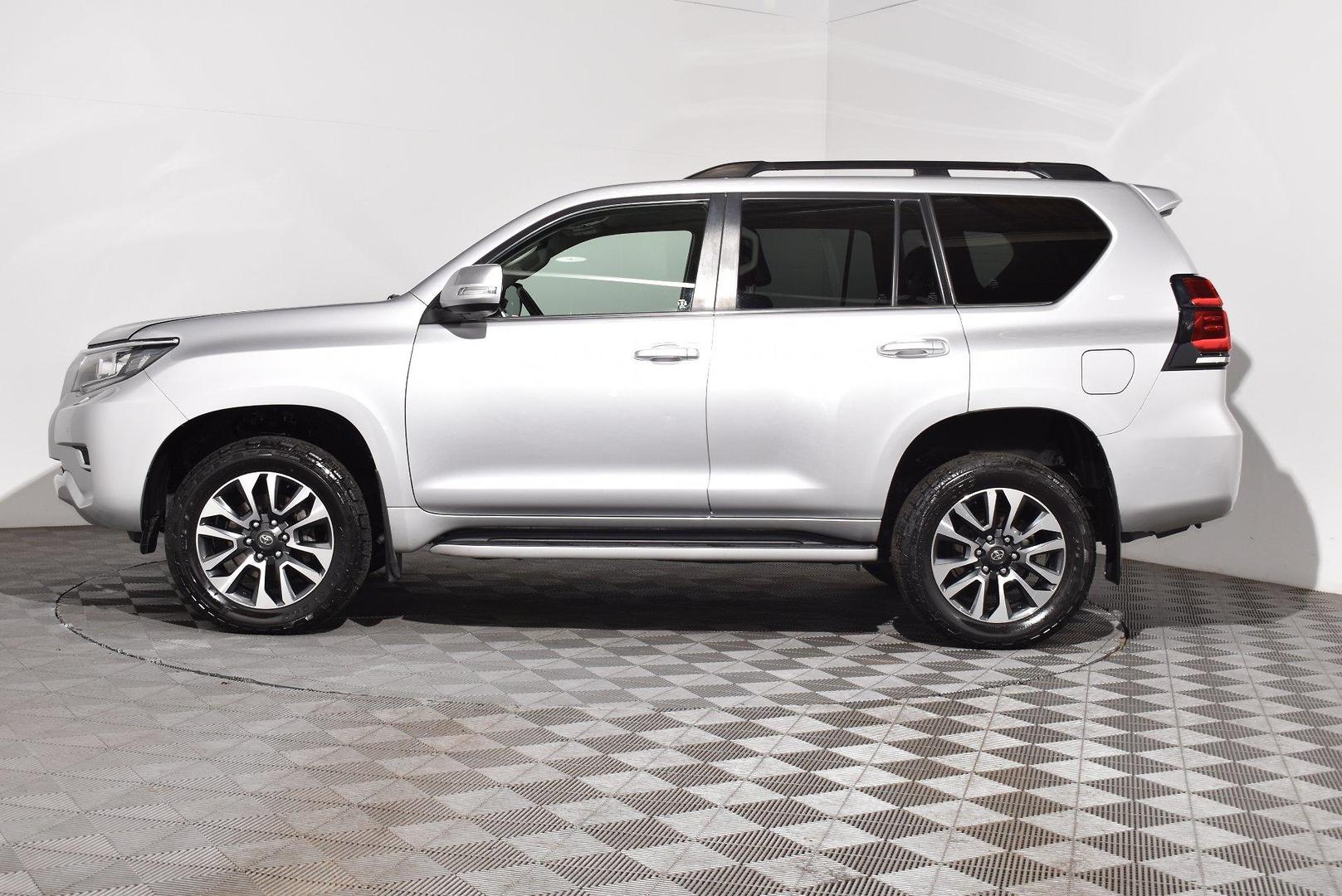 2021 Toyota Landcruiser Prado VX — photo 11