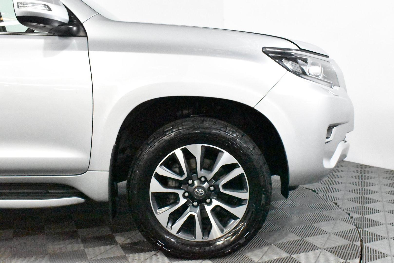 2021 Toyota Landcruiser Prado VX — photo 18