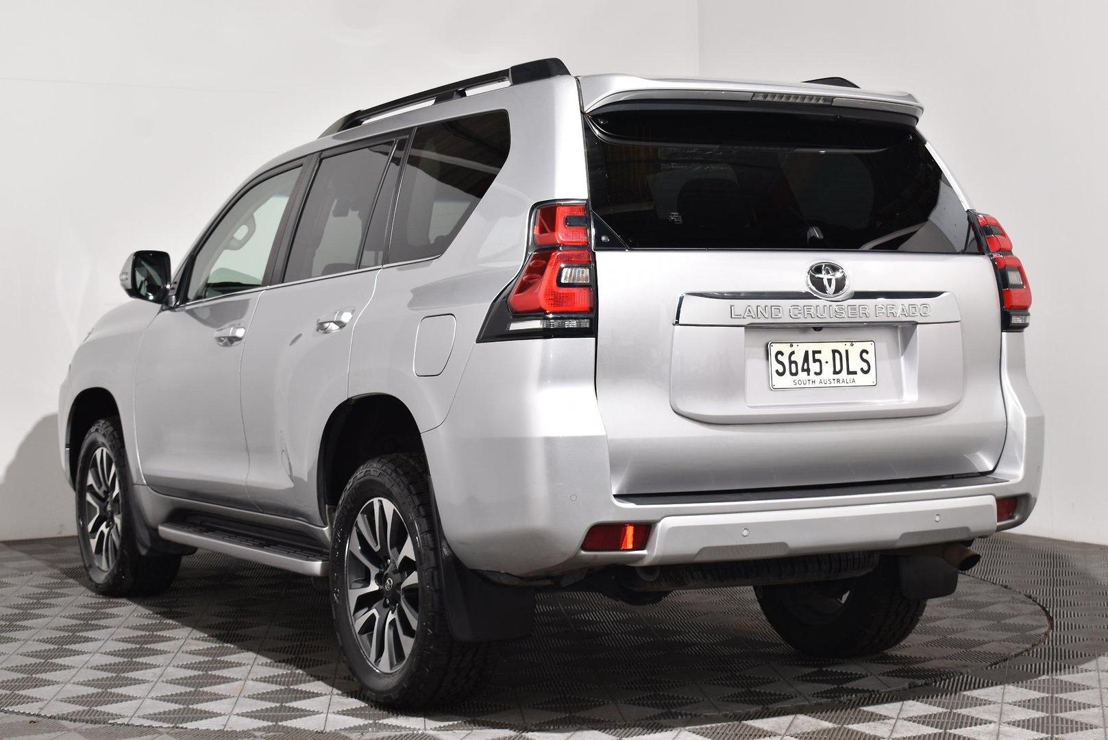 2021 Toyota Landcruiser Prado VX — photo 2