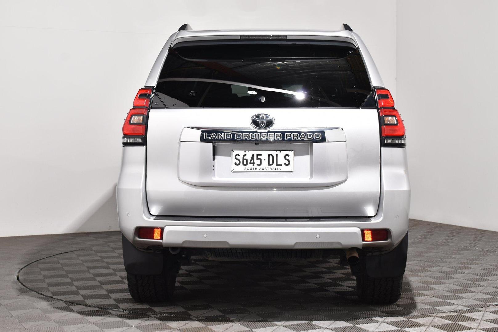 2021 Toyota Landcruiser Prado VX — photo 4