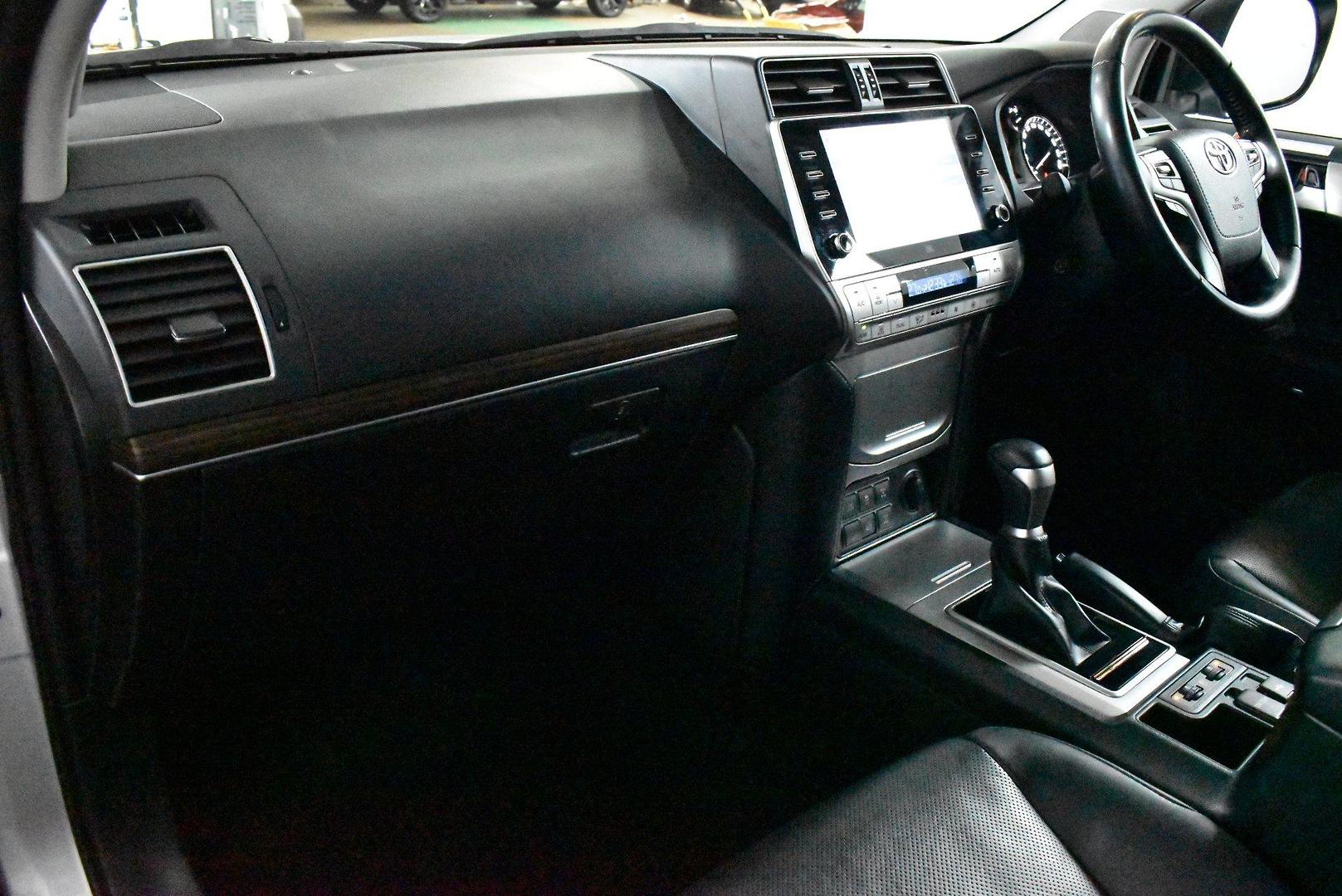 2021 Toyota Landcruiser Prado VX — photo 6