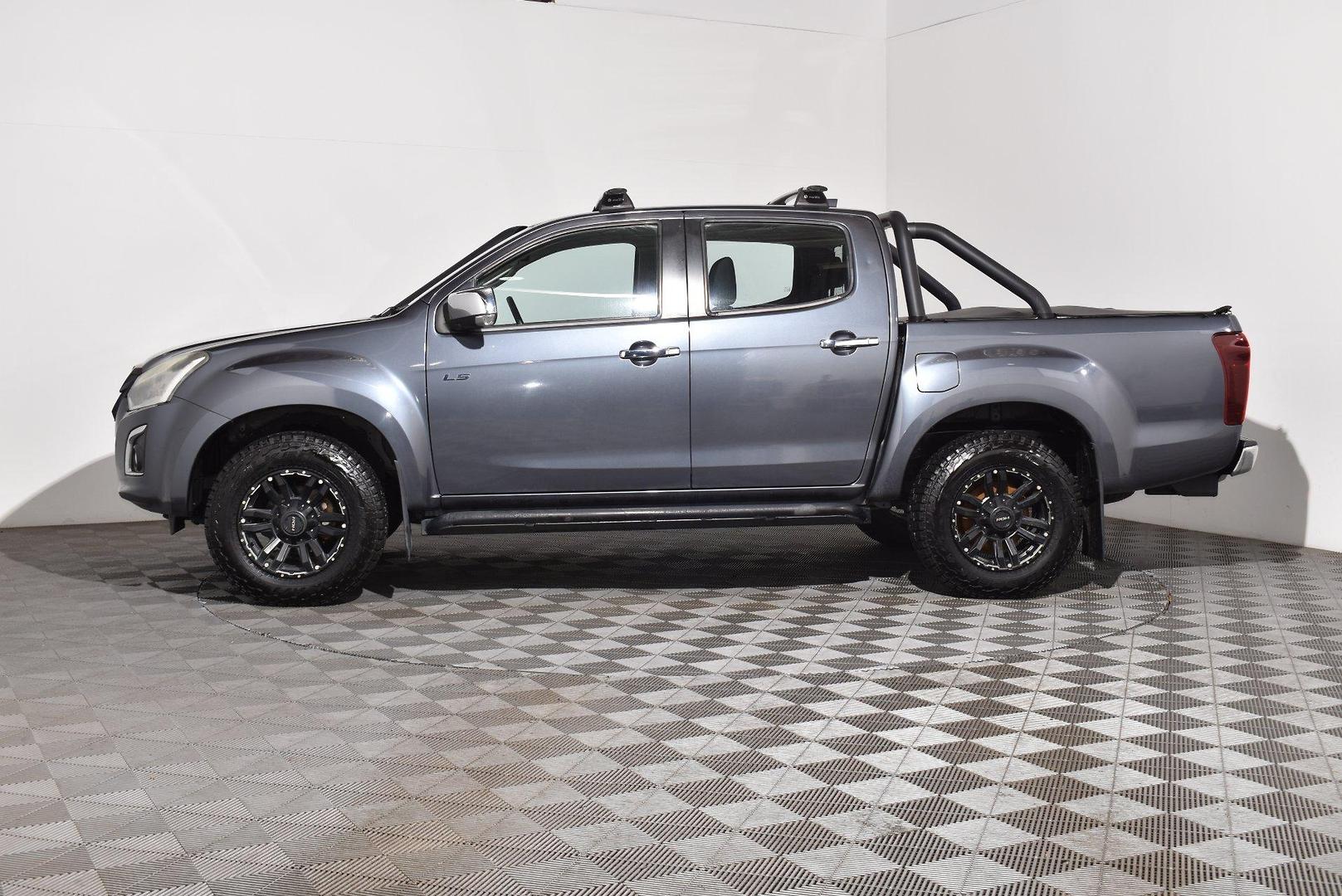 2019 Isuzu D-MAX LSU — photo 11