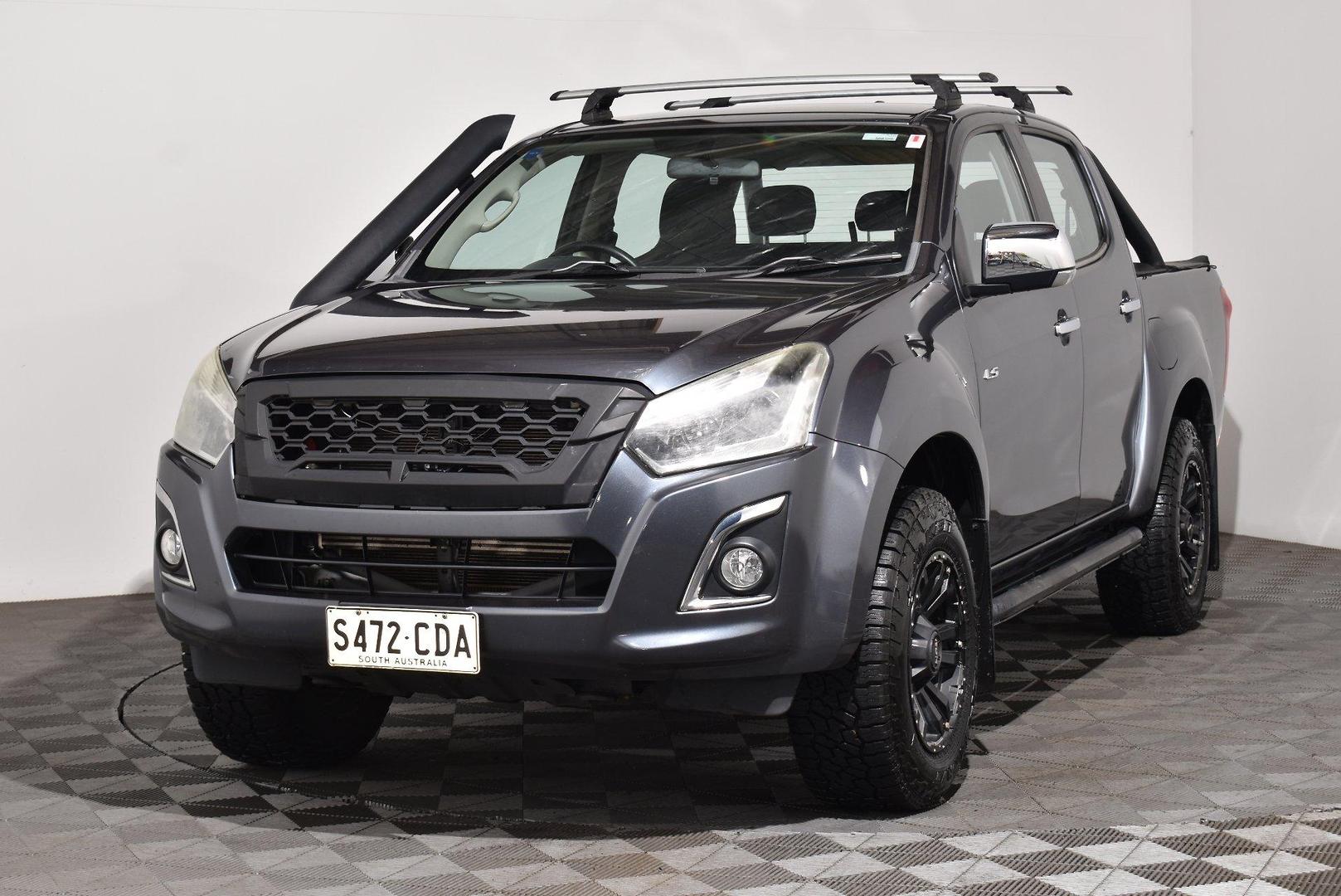 2019 Isuzu D-MAX LSU — photo 13