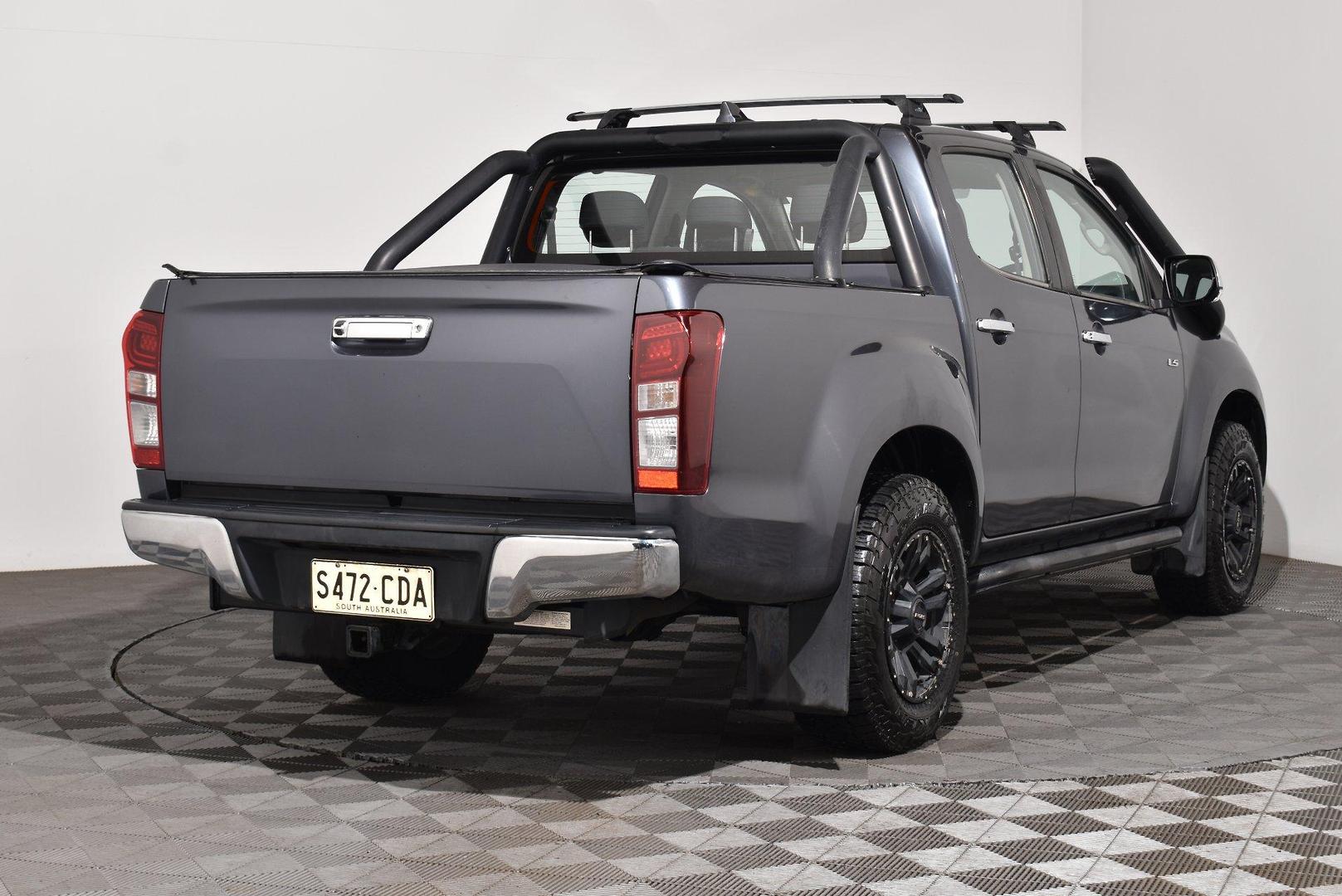 2019 Isuzu D-MAX LSU — photo 14