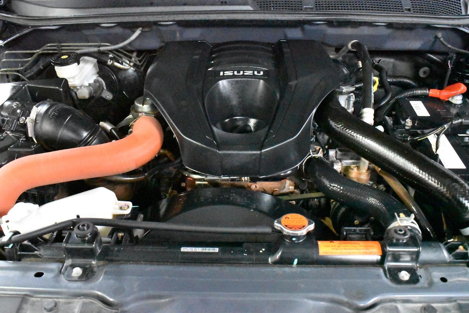 2019 Isuzu D-MAX LSU — photo 16