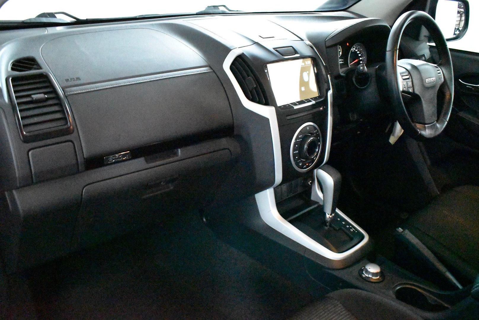 2019 Isuzu D-MAX LSU — photo 6