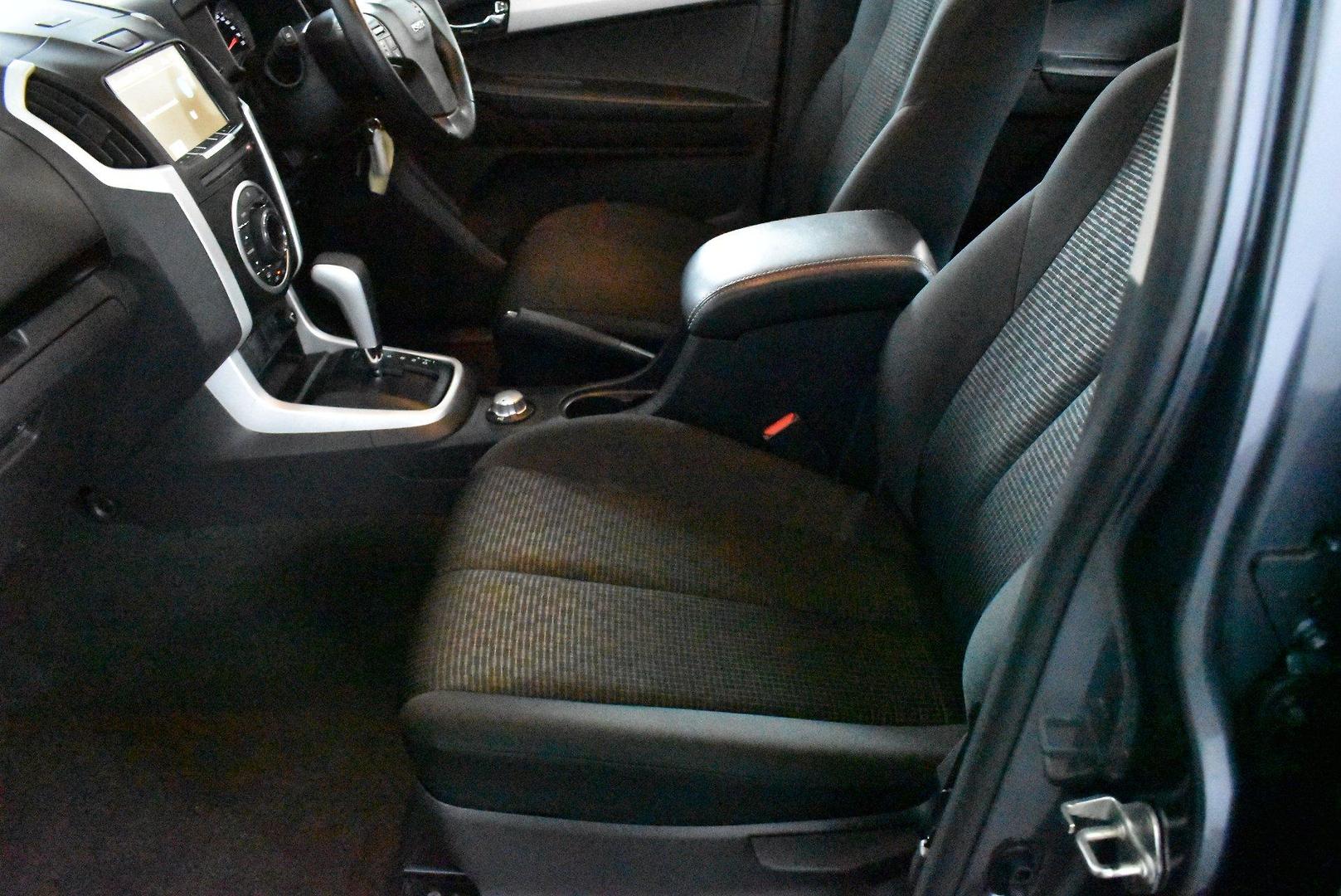 2019 Isuzu D-MAX LSU — photo 7
