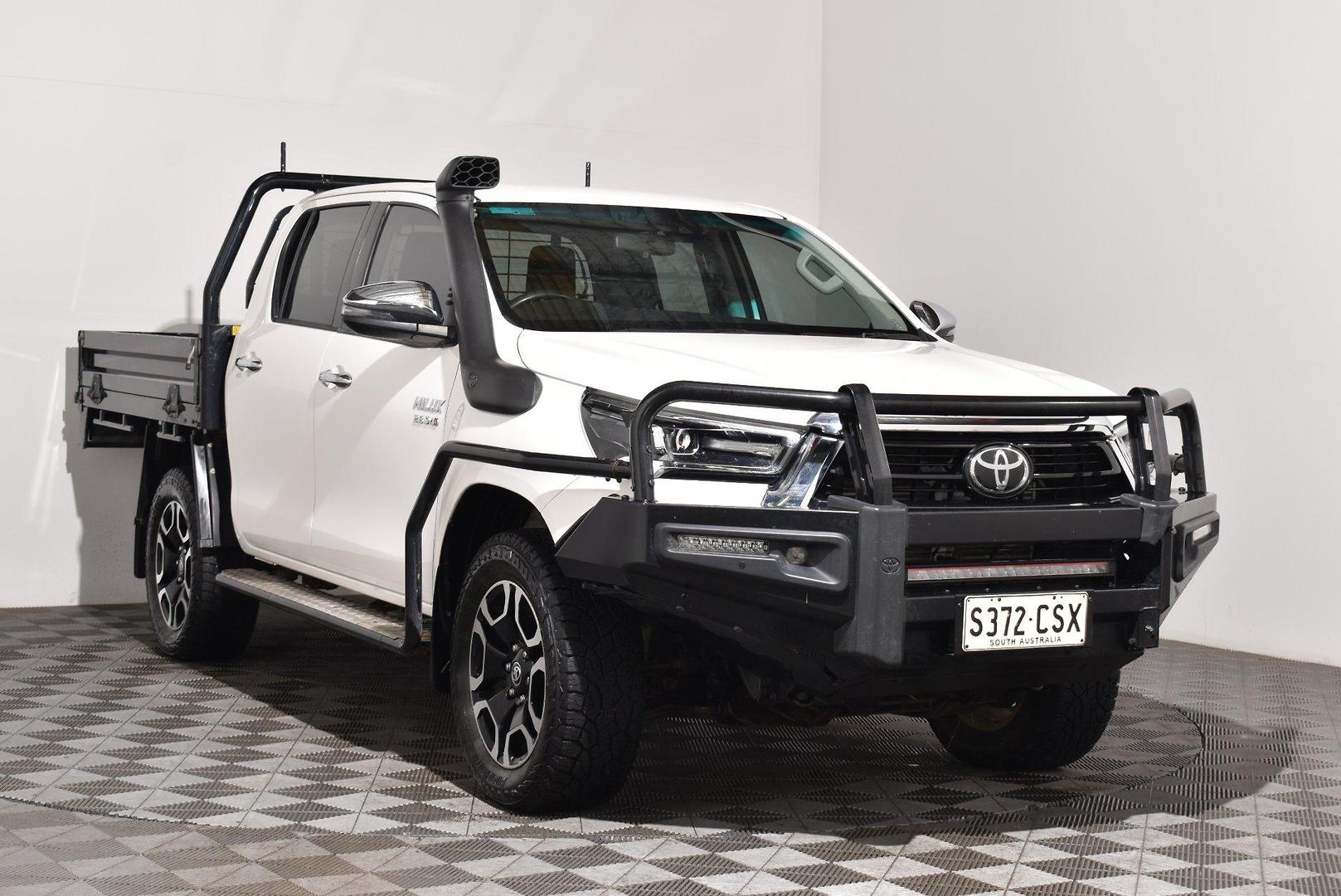 2022 Toyota Hilux SR5 — photo 1