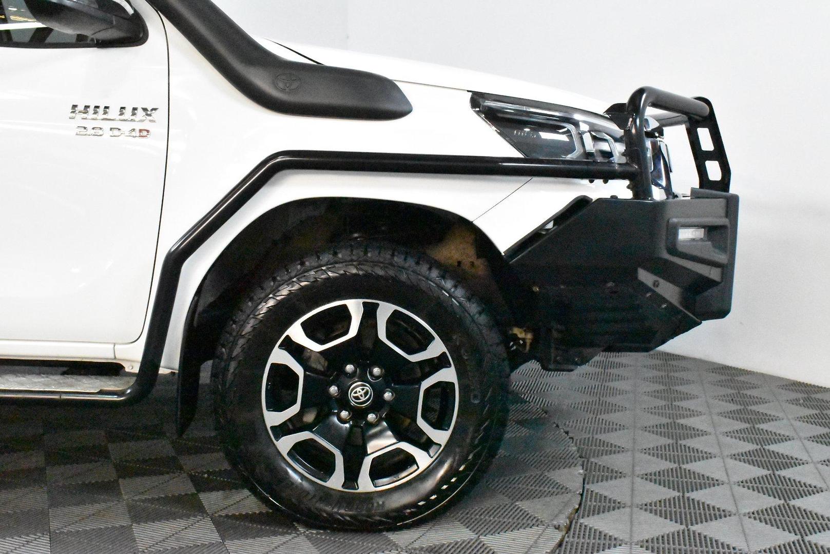 2022 Toyota Hilux SR5 — photo 17