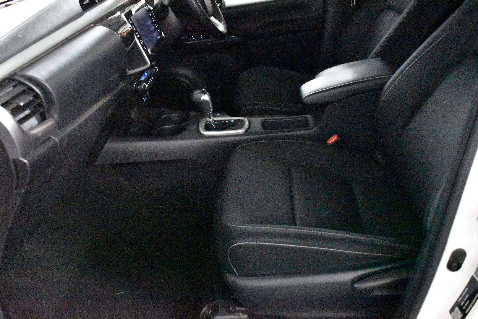 2022 Toyota Hilux SR5 — photo 7