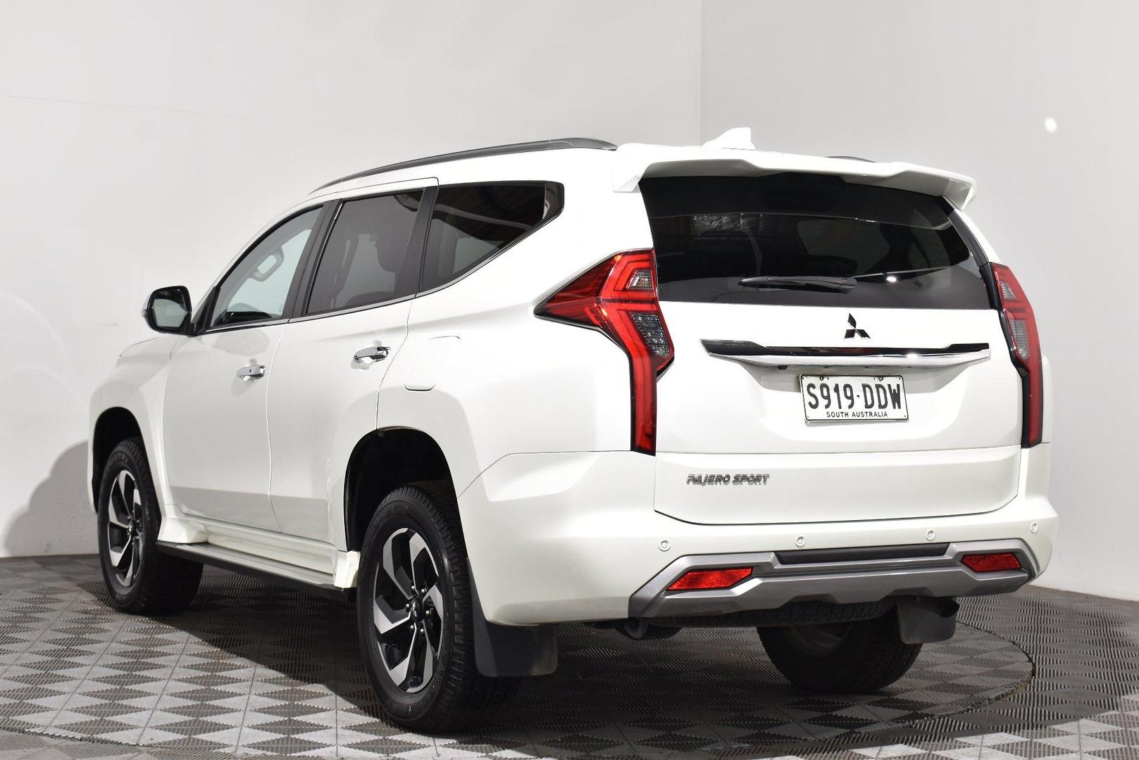 2024 Mitsubishi Pajero Sport Exceed — photo 2