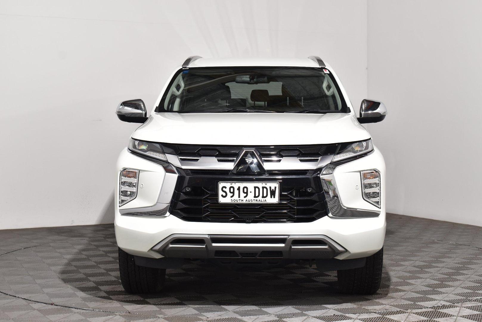 2024 Mitsubishi Pajero Sport Exceed — photo 3