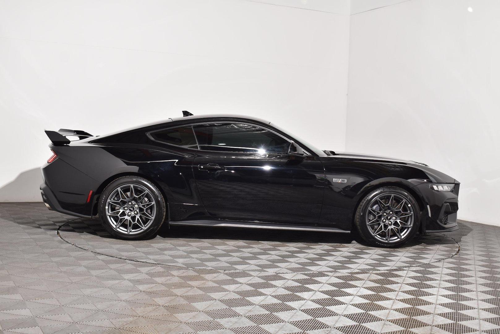 2024 Ford Mustang GT — photo 10
