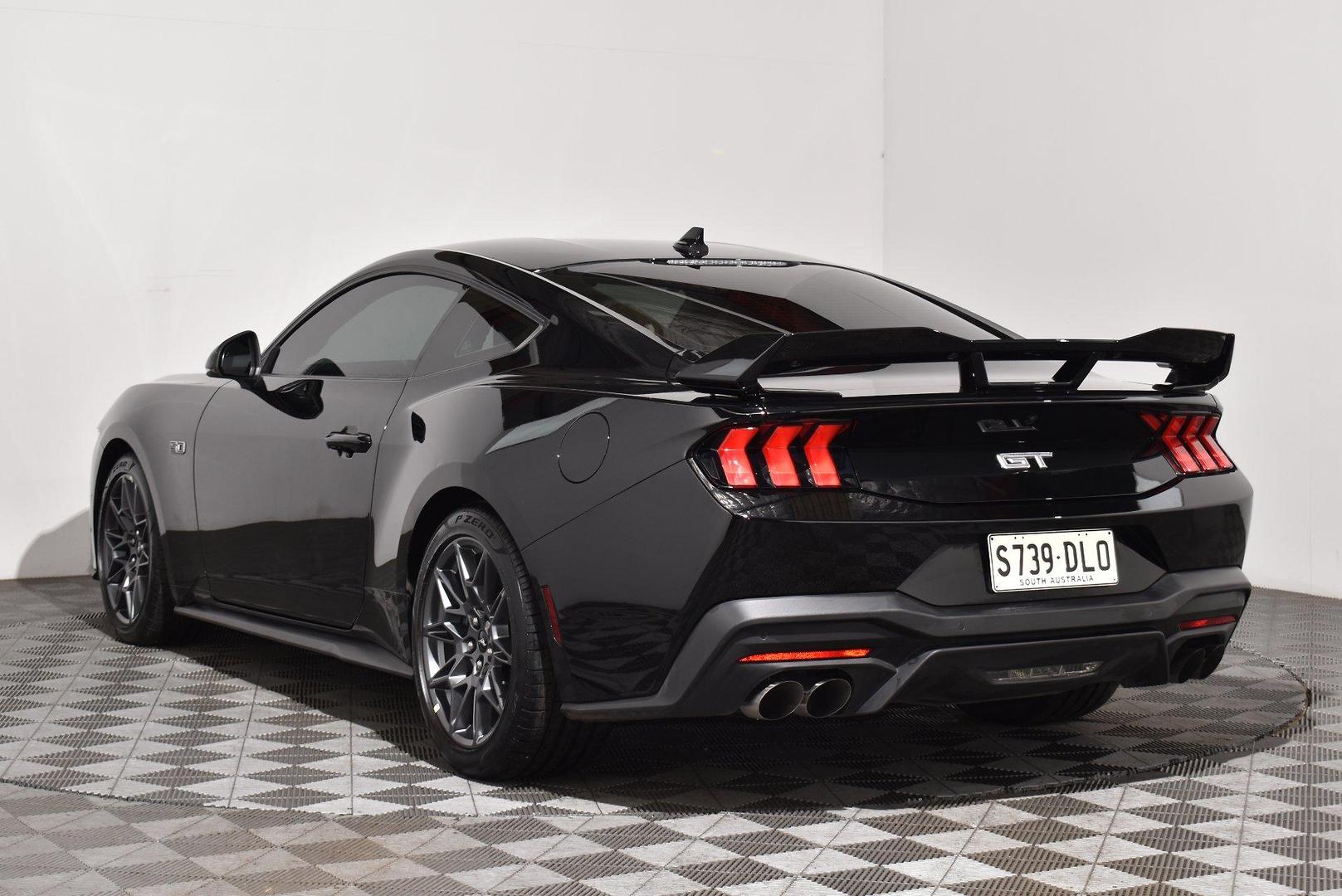 2024 Ford Mustang GT — photo 2