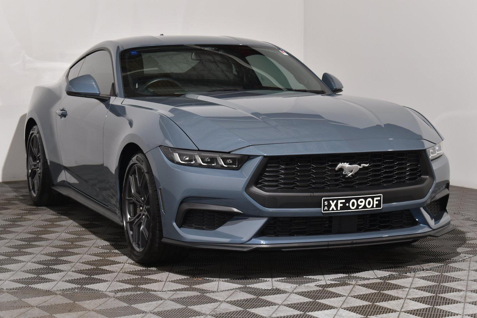 2025 Ford Mustang Ecoboost — photo 1