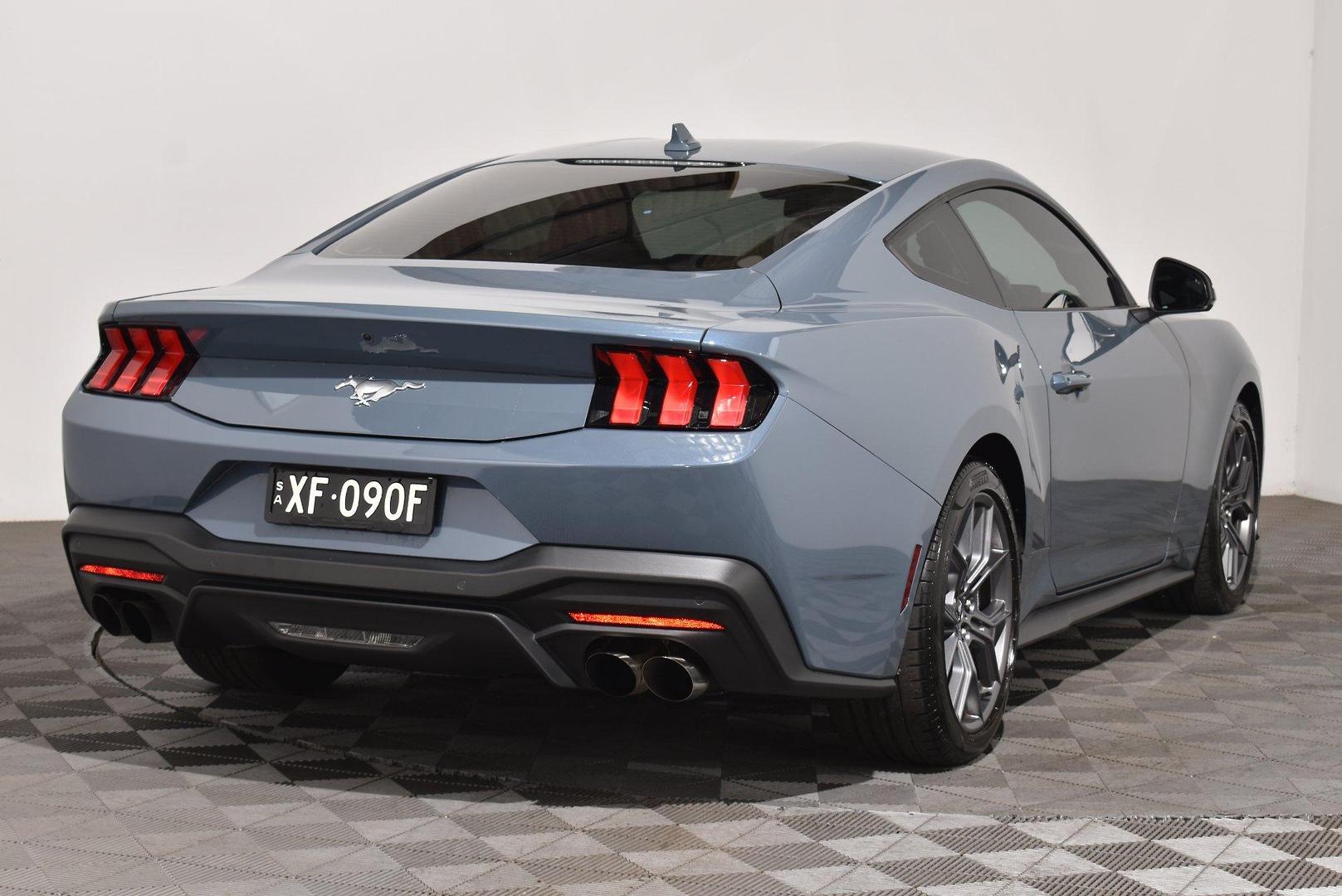 2025 Ford Mustang Ecoboost — photo 13
