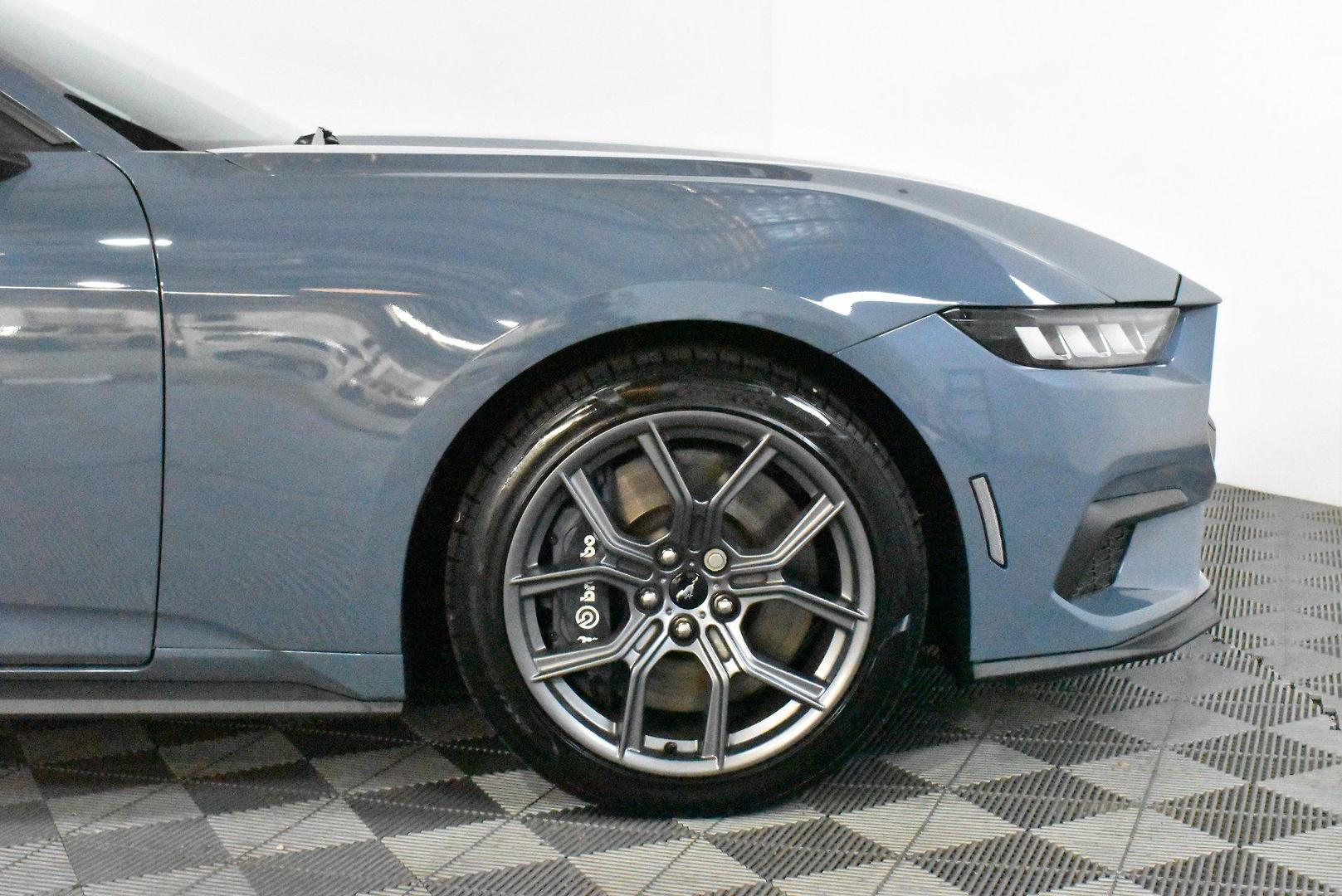 2025 Ford Mustang Ecoboost — photo 17