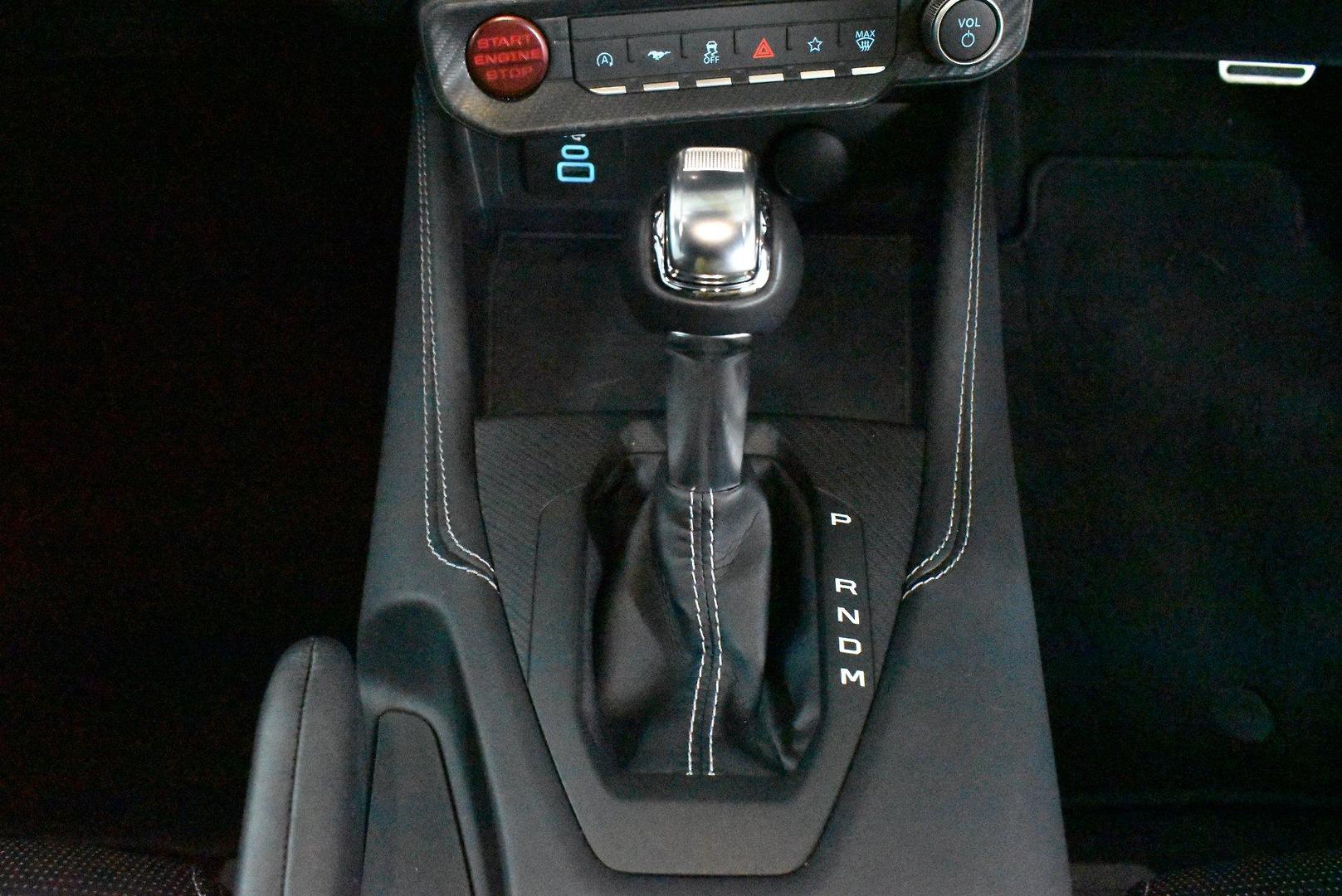 2025 Ford Mustang Ecoboost — photo 19
