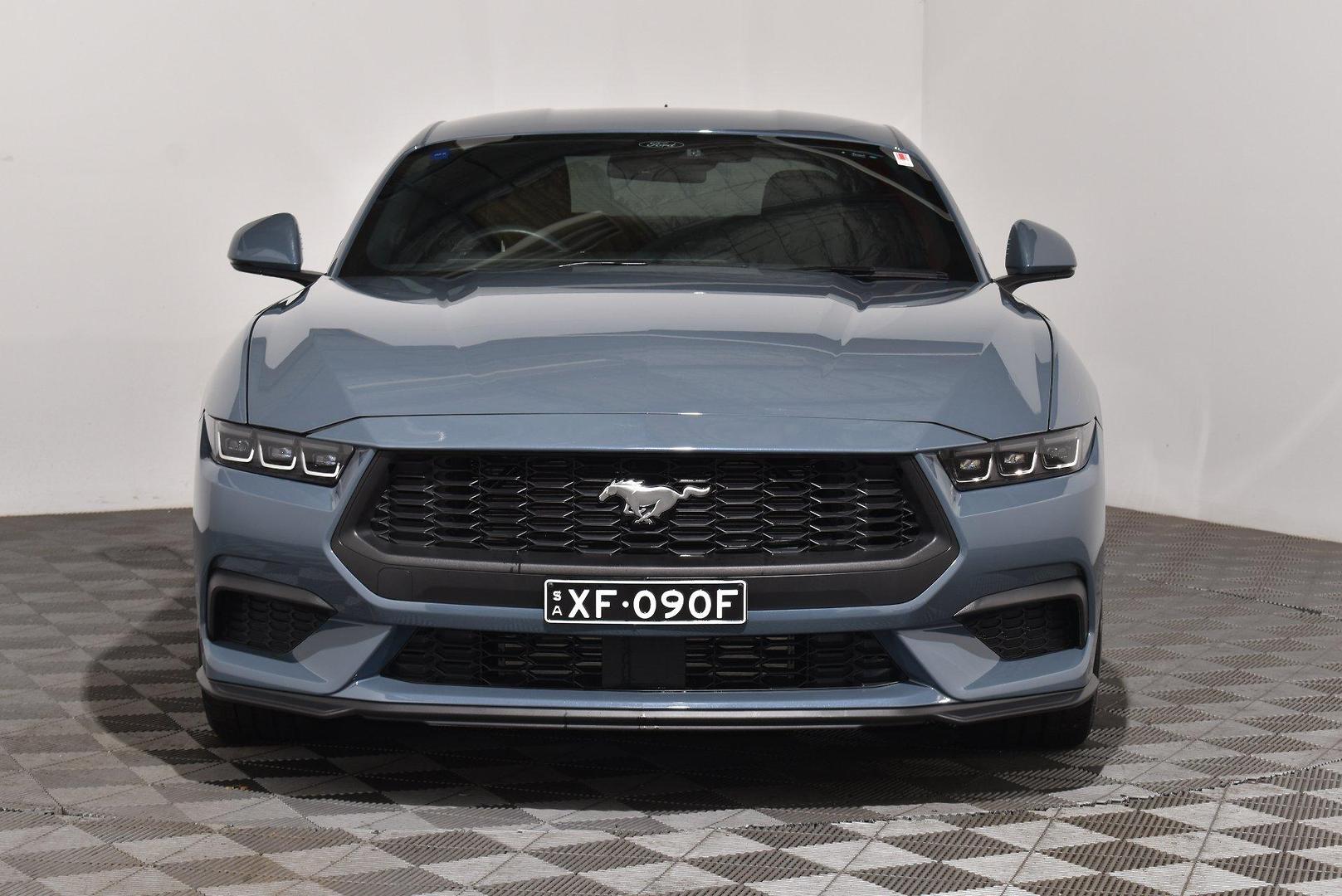 2025 Ford Mustang Ecoboost — photo 3