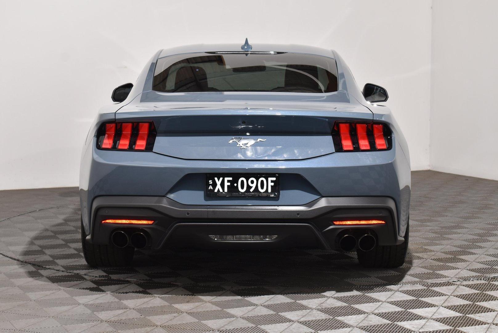 2025 Ford Mustang Ecoboost — photo 4