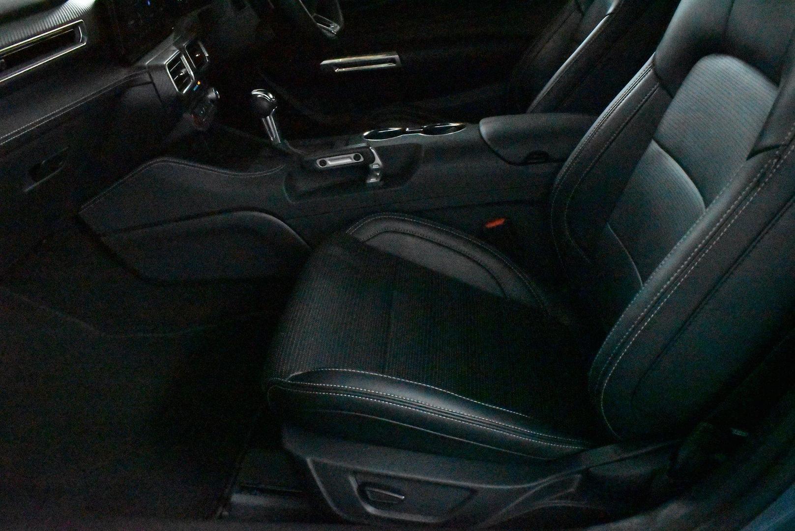 2025 Ford Mustang Ecoboost — photo 7