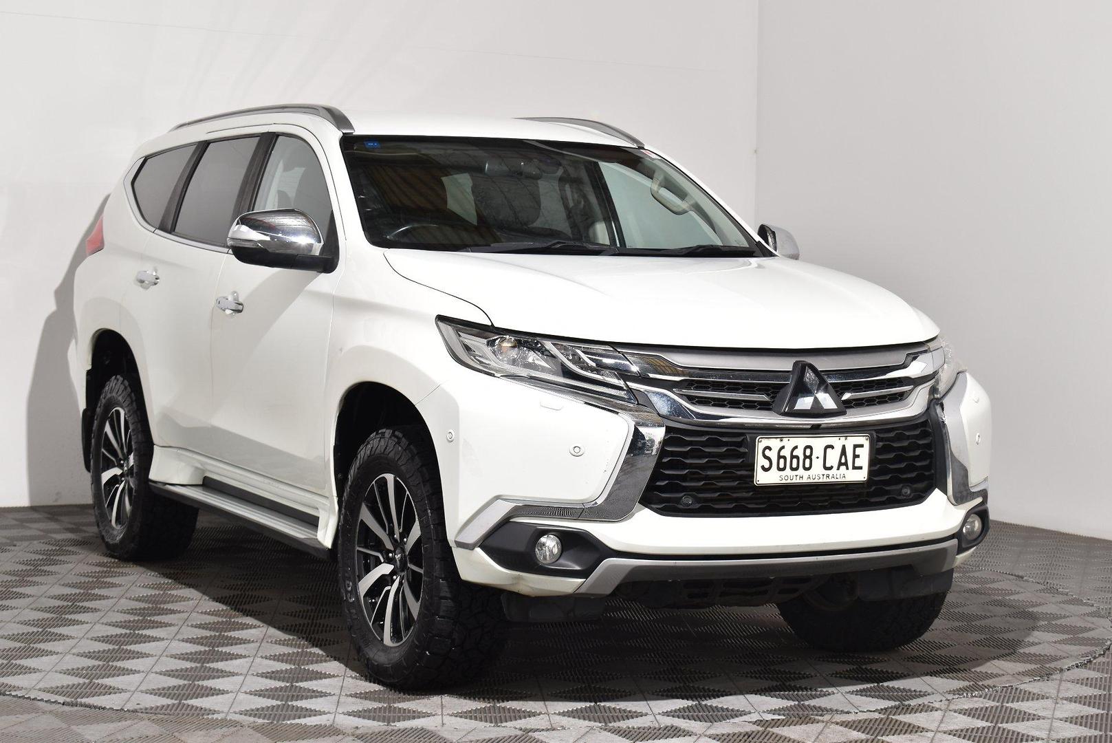 2018 Mitsubishi Pajero Sport Exceed — photo 1