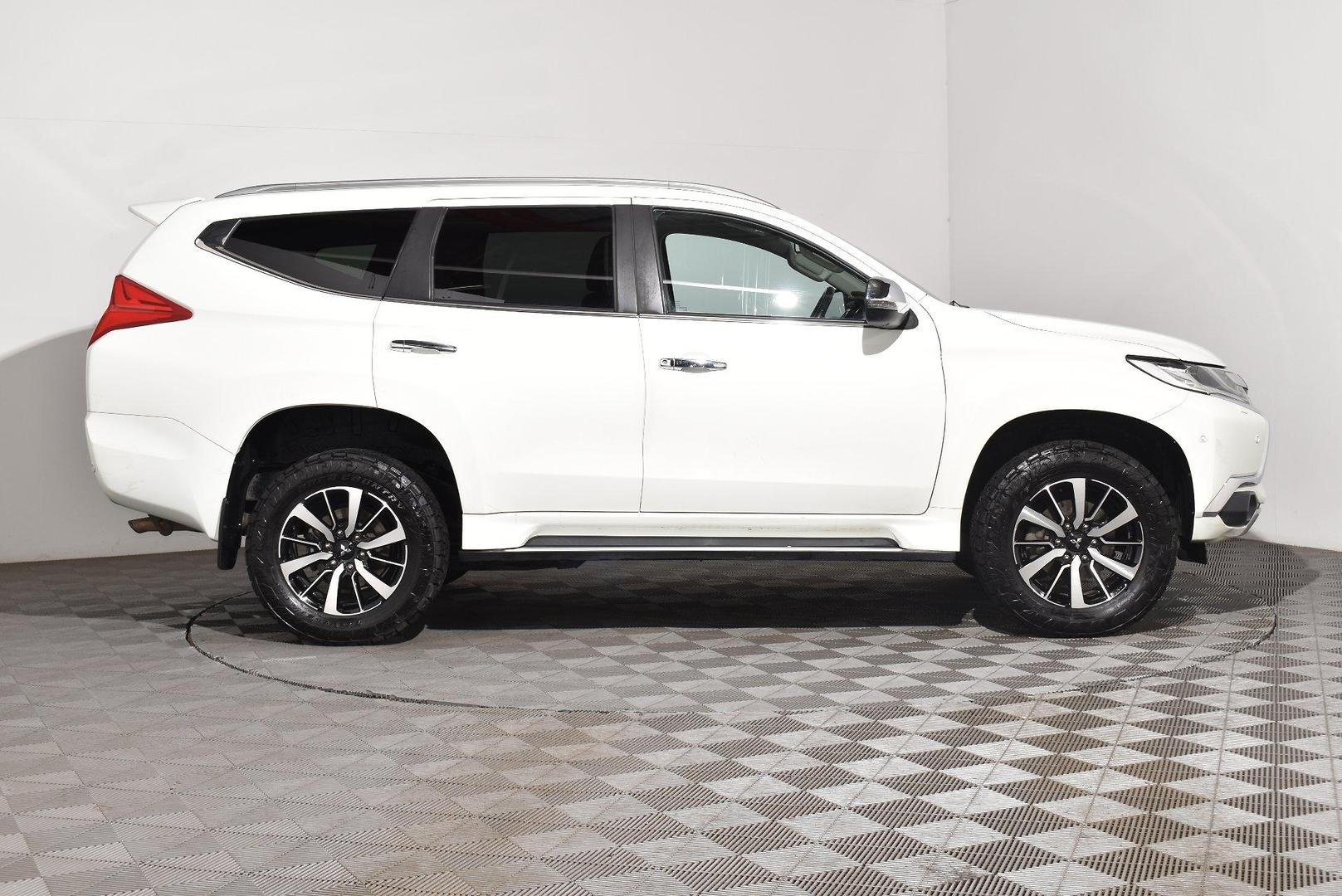 2018 Mitsubishi Pajero Sport Exceed — photo 10