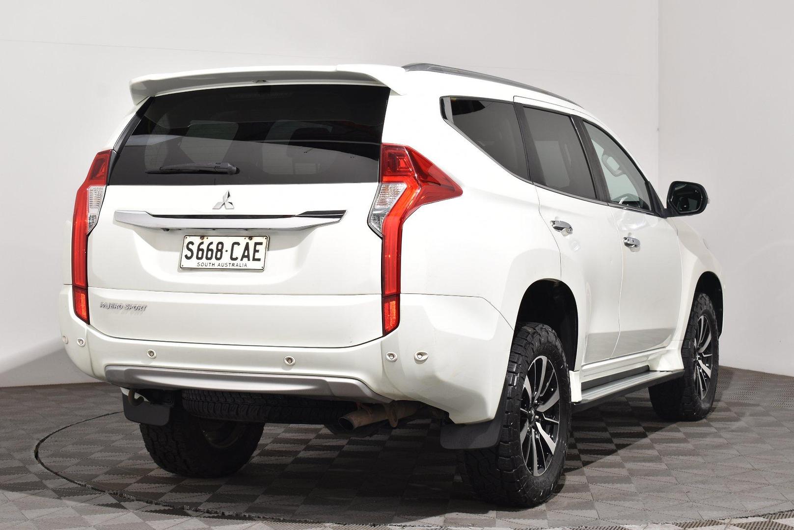 2018 Mitsubishi Pajero Sport Exceed — photo 14
