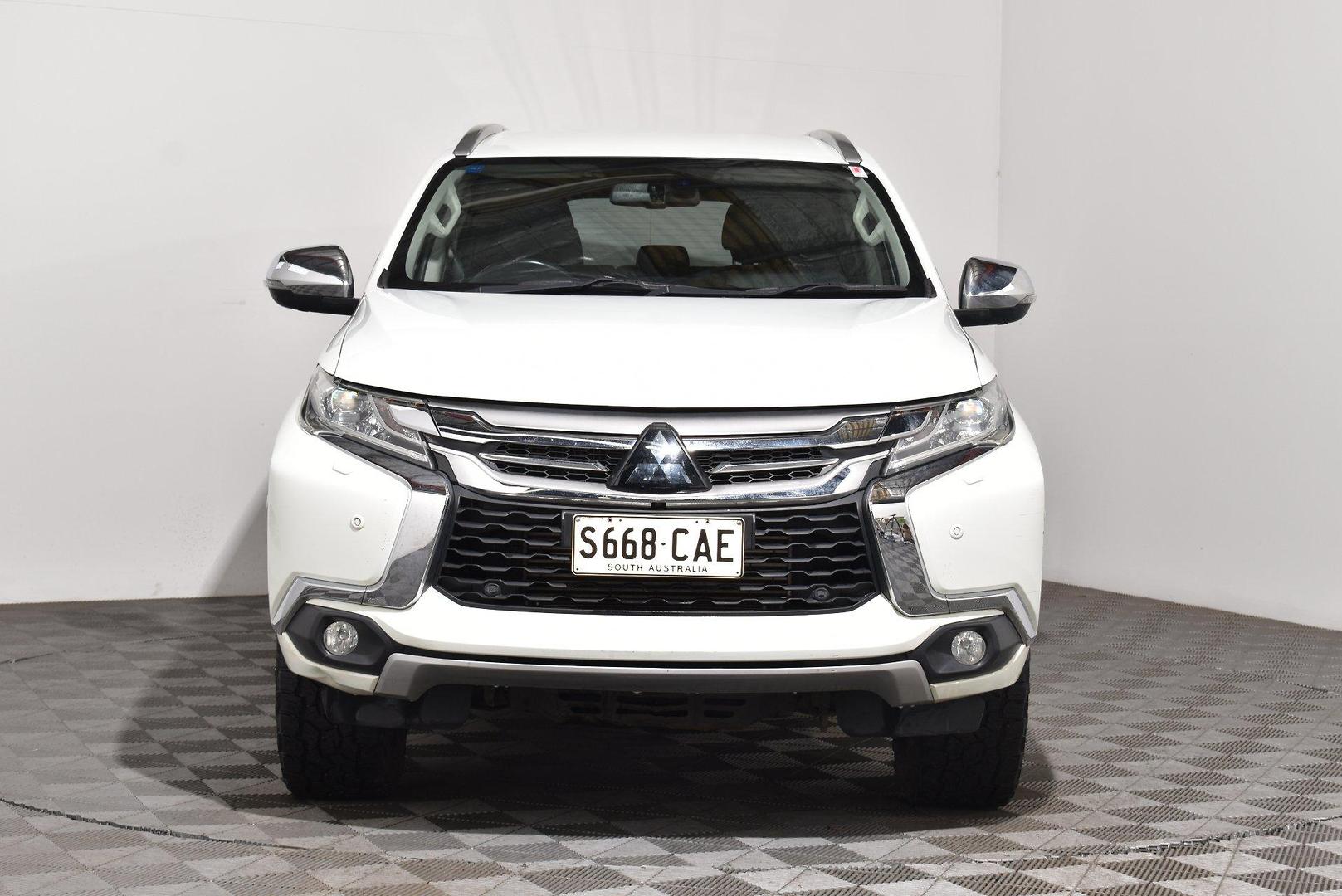 2018 Mitsubishi Pajero Sport Exceed — photo 3