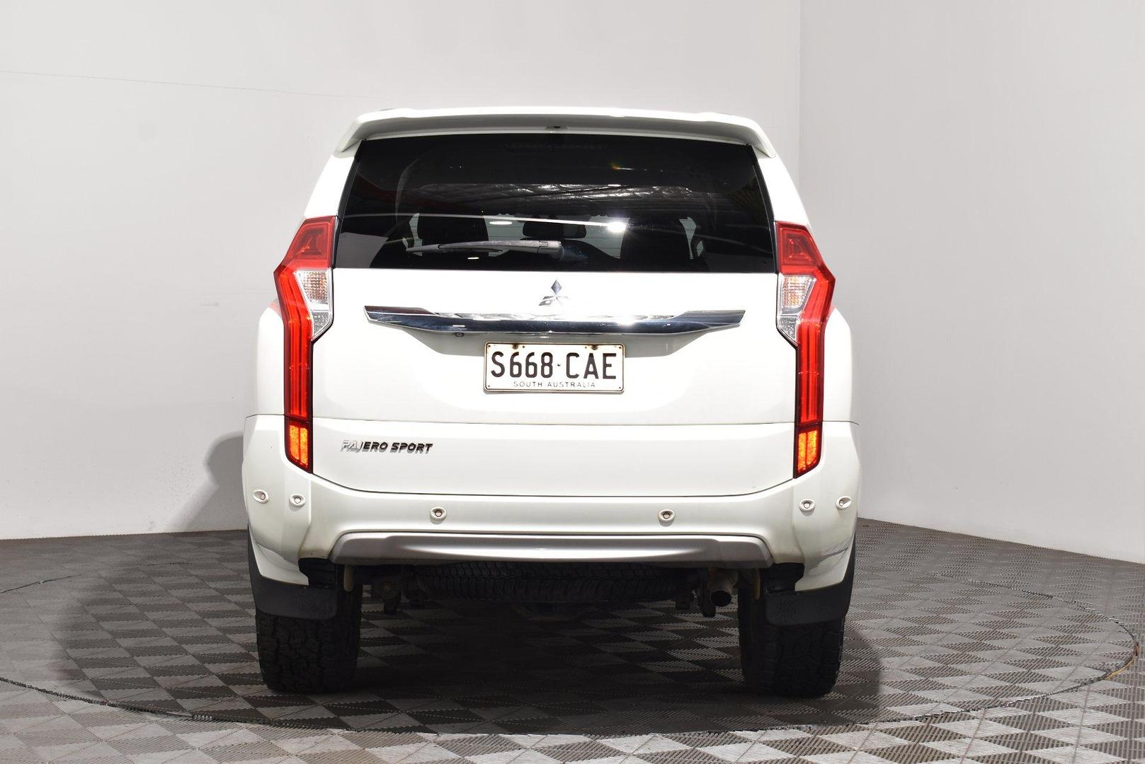 2018 Mitsubishi Pajero Sport Exceed — photo 4