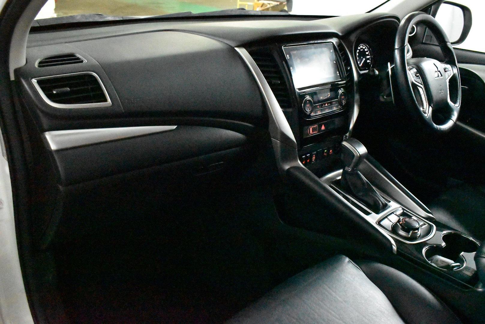 2018 Mitsubishi Pajero Sport Exceed — photo 6