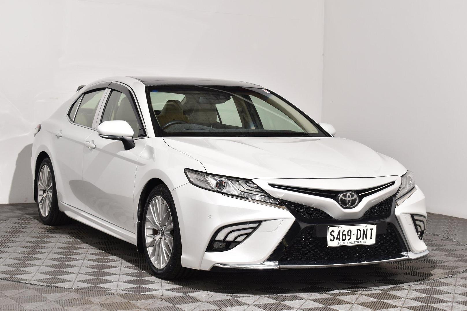 2018 Toyota Camry SL — photo 1