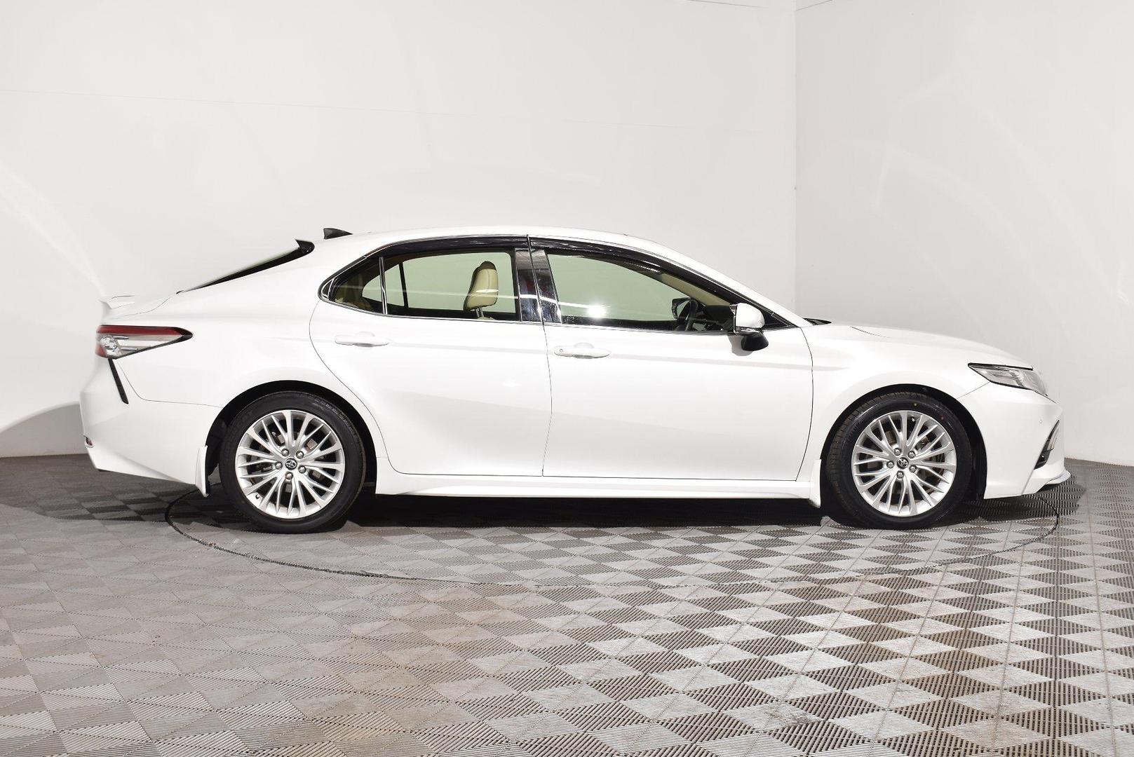 2018 Toyota Camry SL — photo 10
