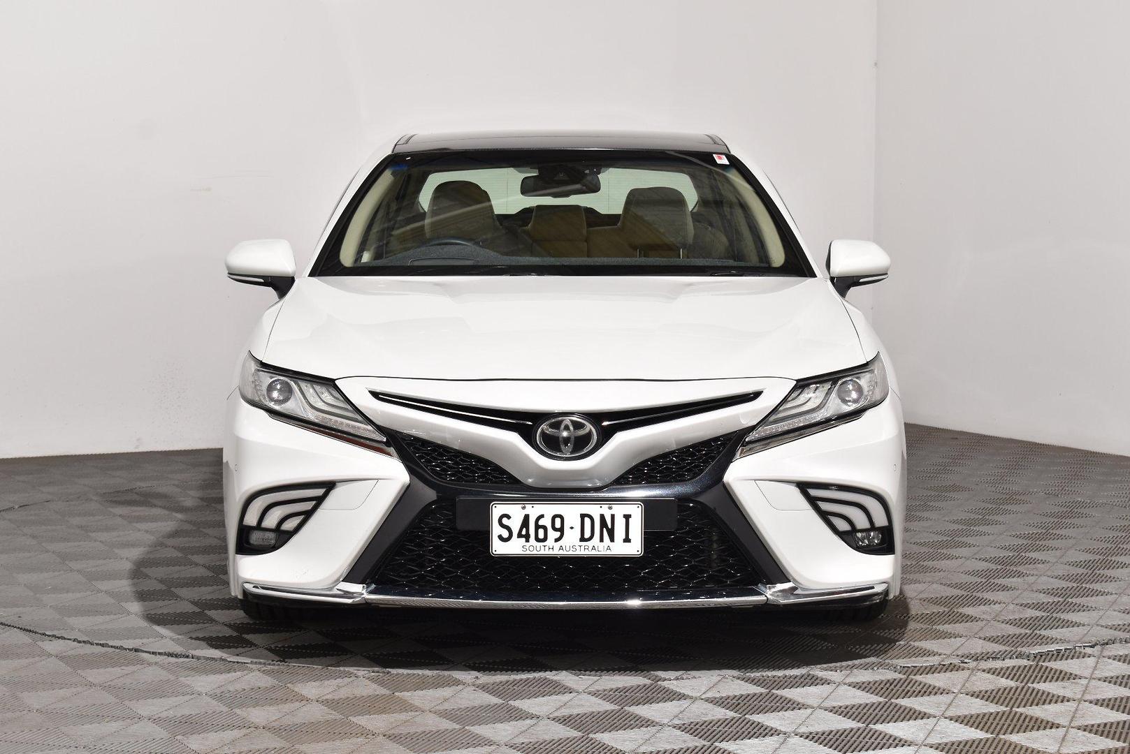 2018 Toyota Camry SL — photo 3