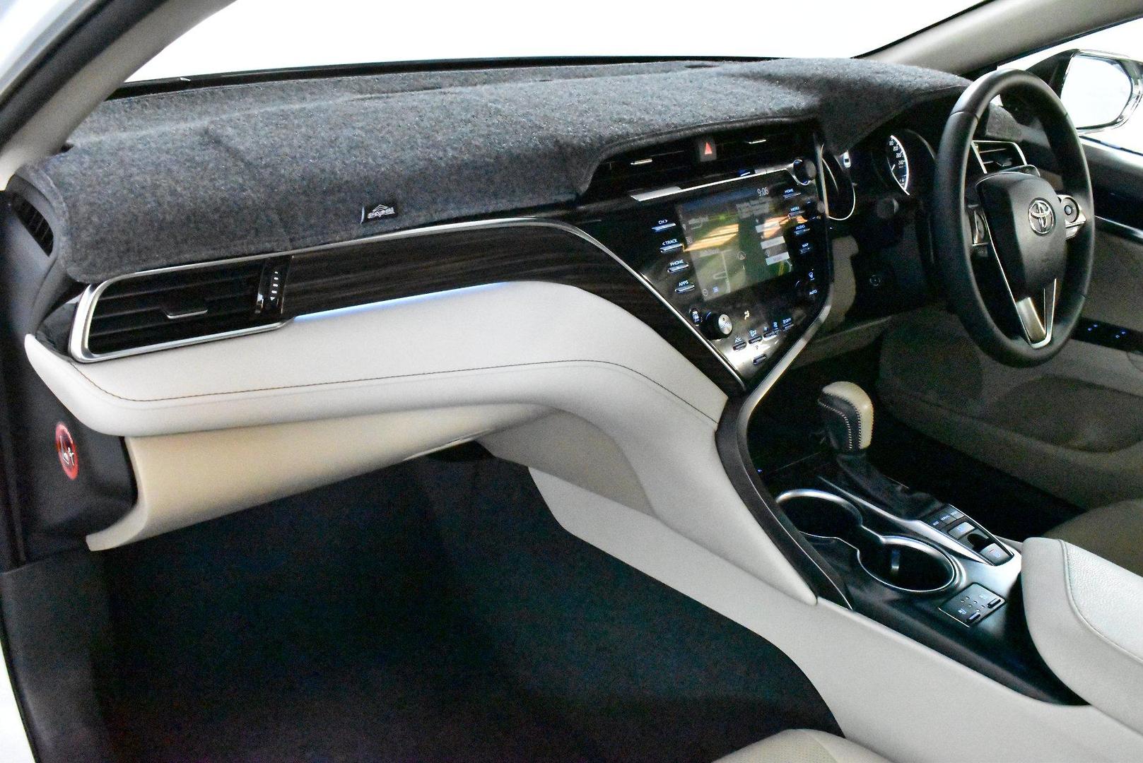 2018 Toyota Camry SL — photo 6