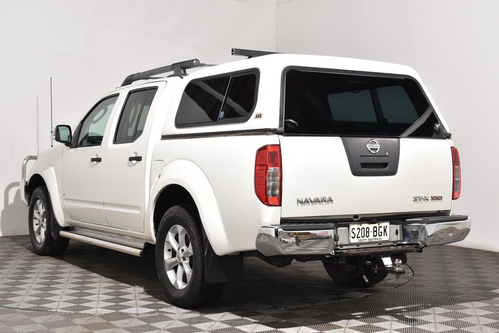 2011 Nissan Navara STX 550 — photo 2