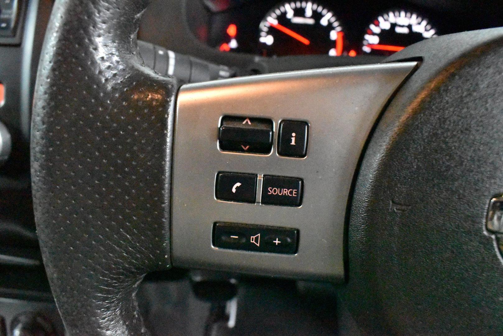 2011 Nissan Navara STX 550 — photo 22