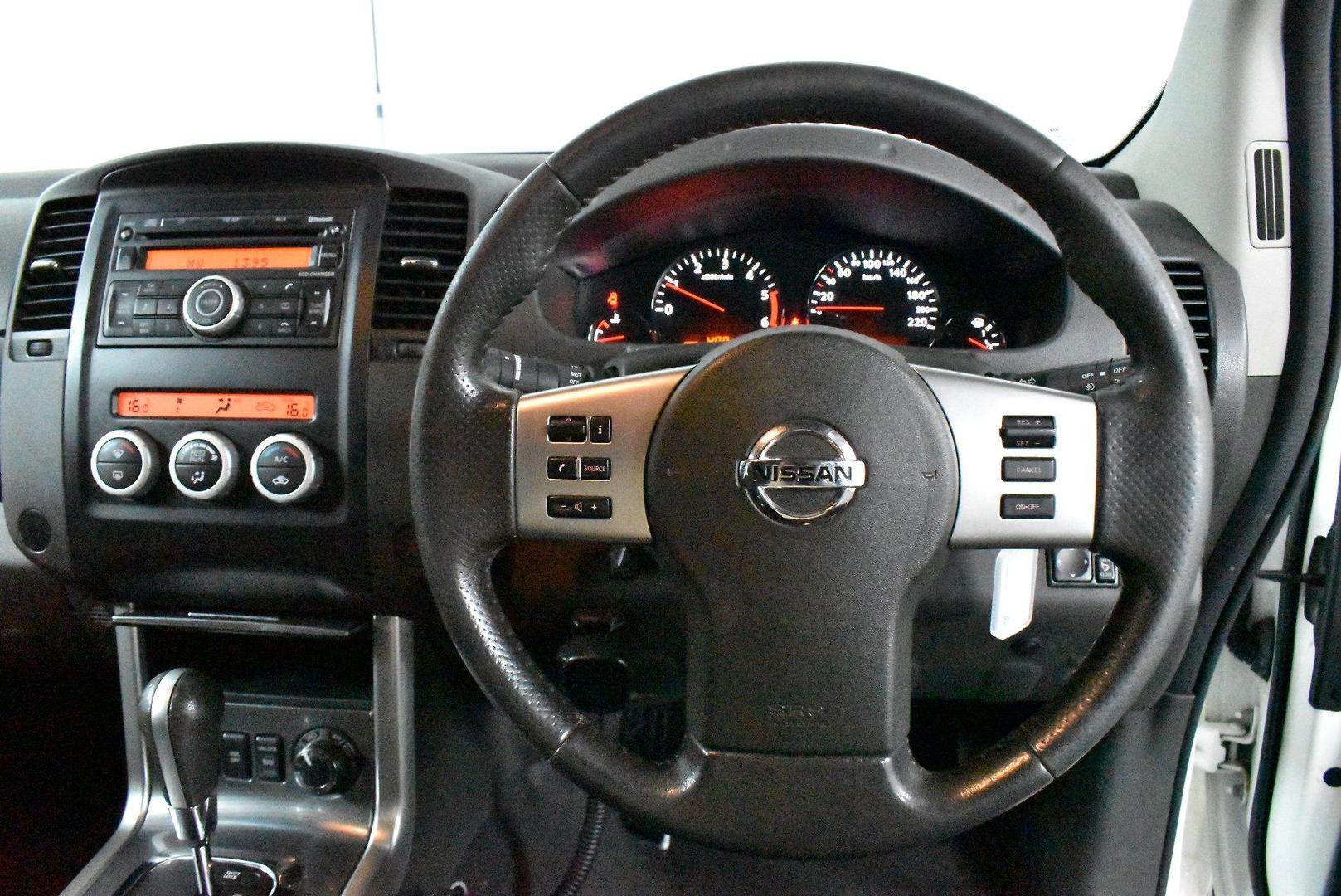 2011 Nissan Navara STX 550 — photo 5