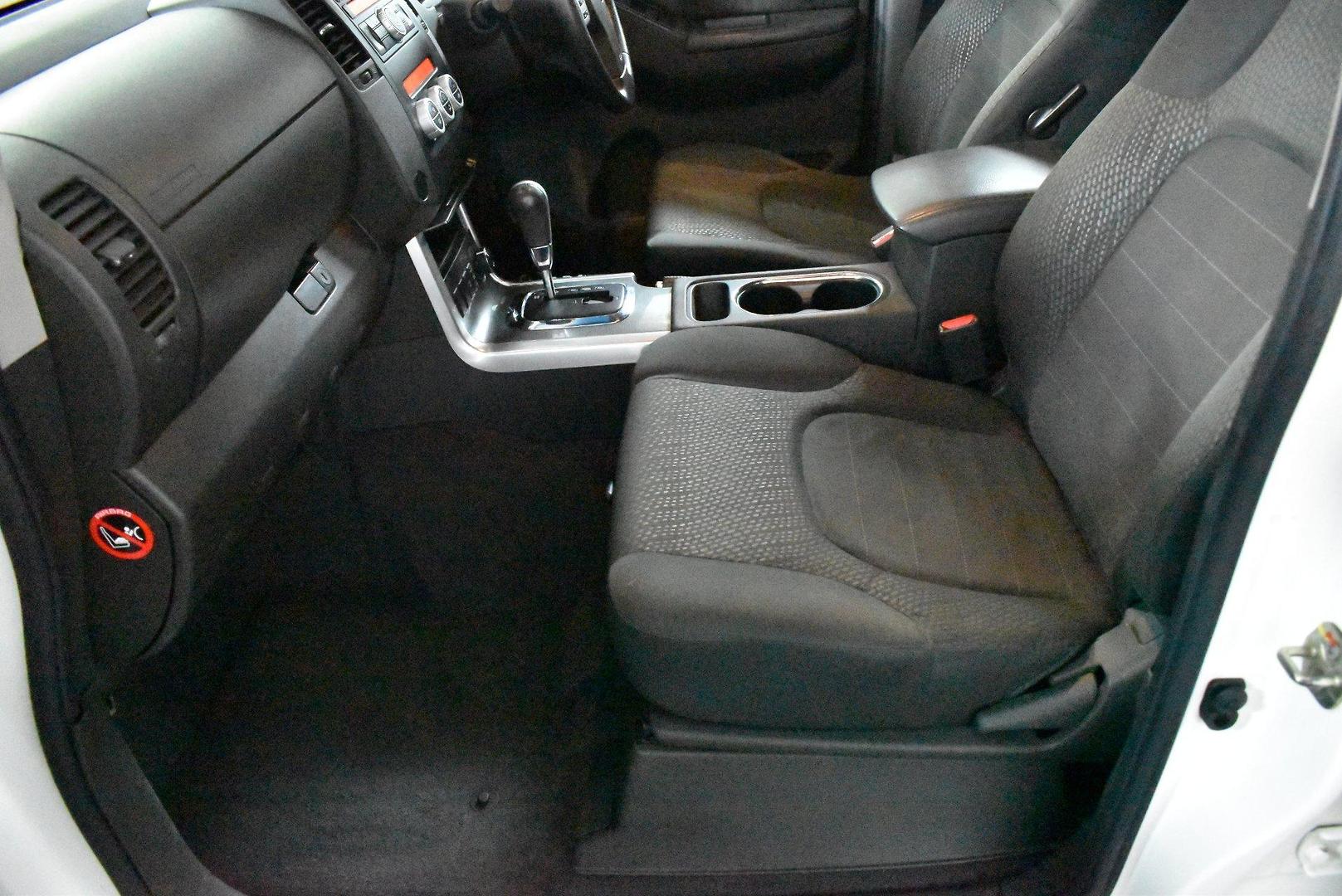 2011 Nissan Navara STX 550 — photo 7