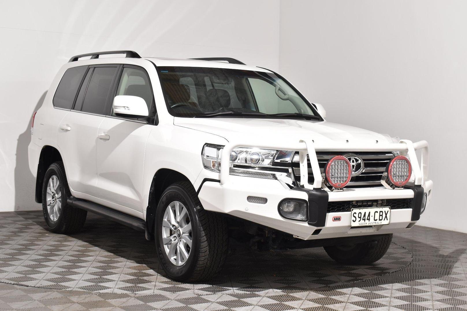 2019 Toyota Landcruiser VX — photo 1