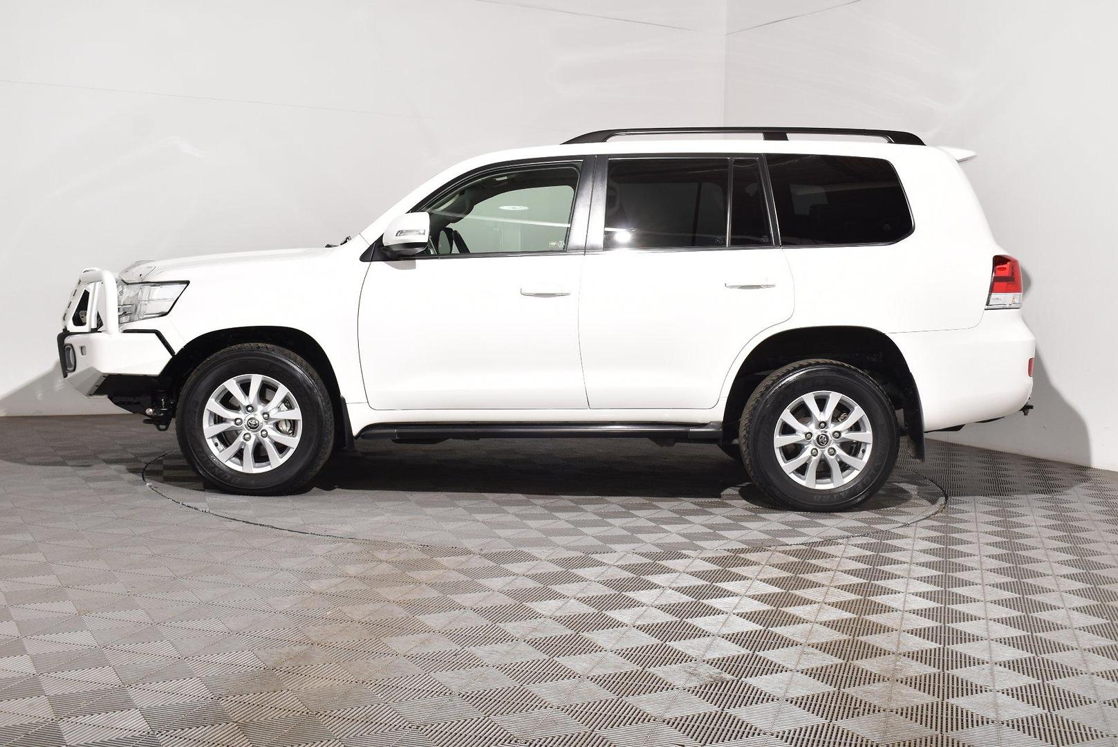 2019 Toyota Landcruiser VX — photo 11