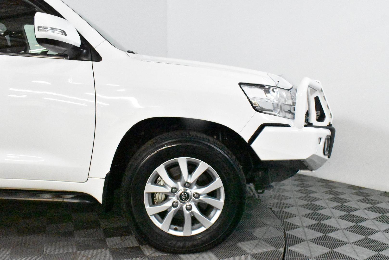 2019 Toyota Landcruiser VX — photo 18
