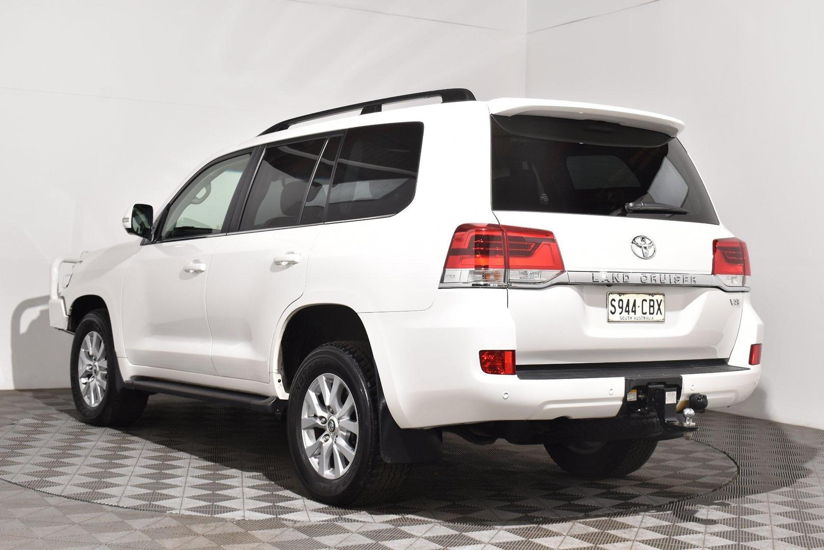2019 Toyota Landcruiser VX — photo 2