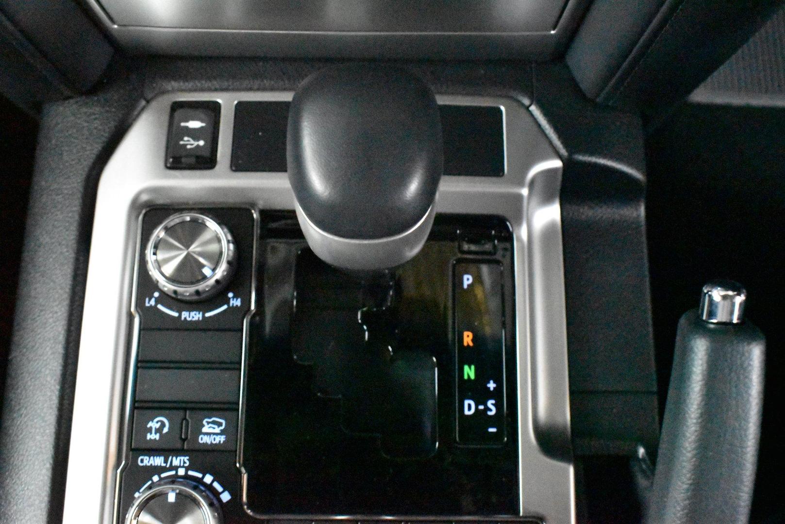 2019 Toyota Landcruiser VX — photo 20