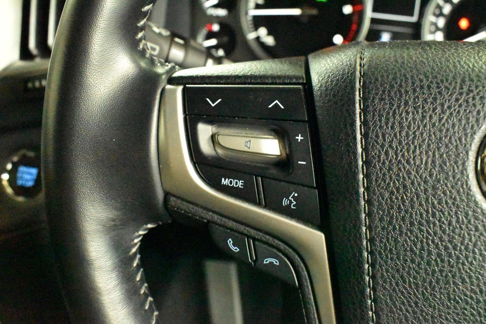 2019 Toyota Landcruiser VX — photo 21