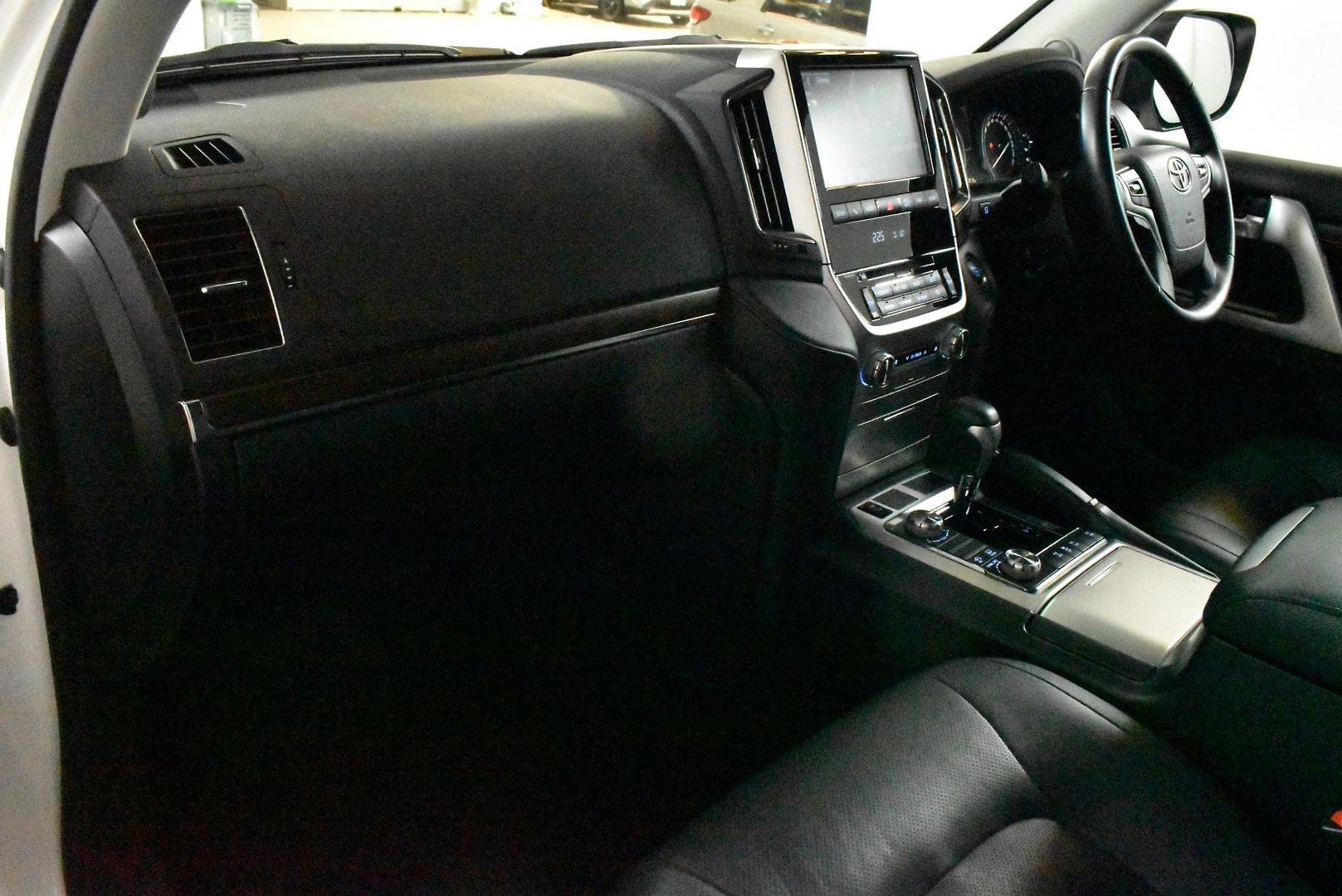 2019 Toyota Landcruiser VX — photo 6