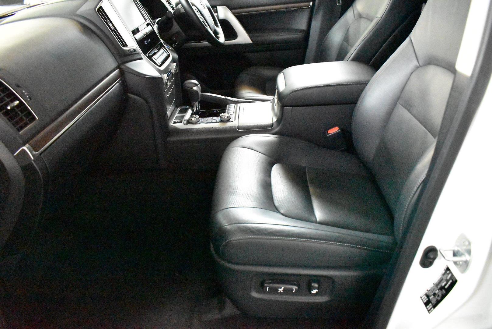 2019 Toyota Landcruiser VX — photo 7