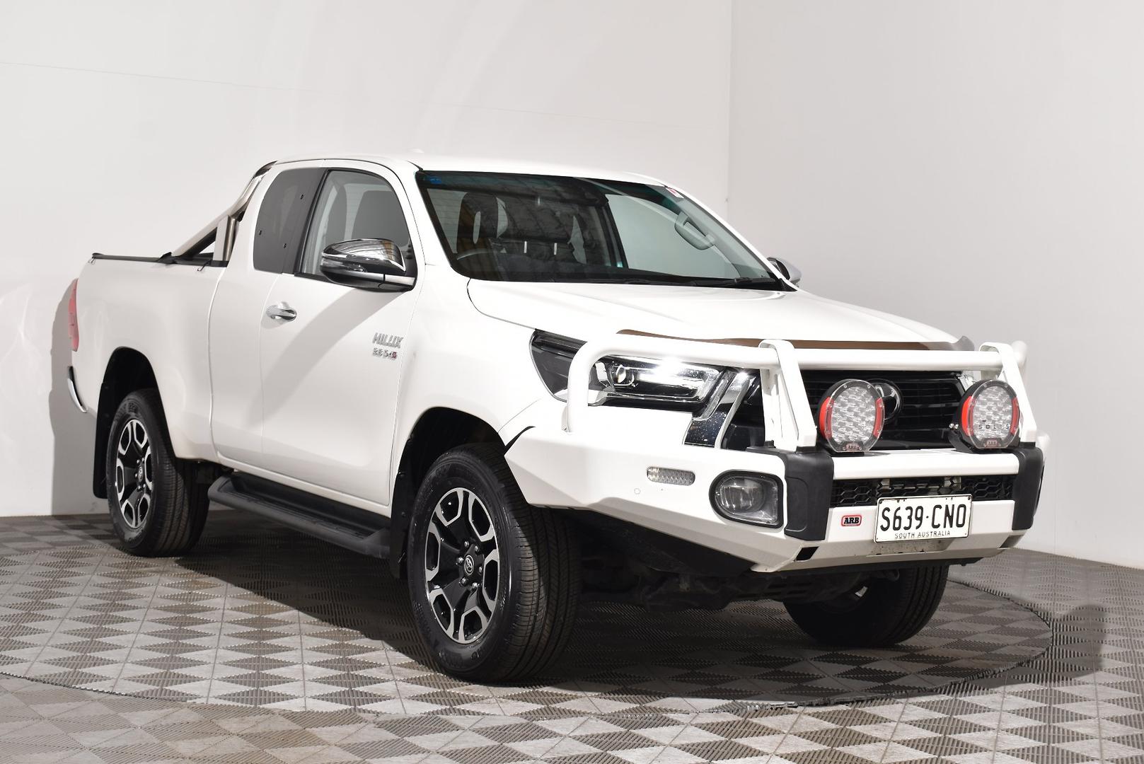 2021 Toyota Hilux SR5 — photo 1